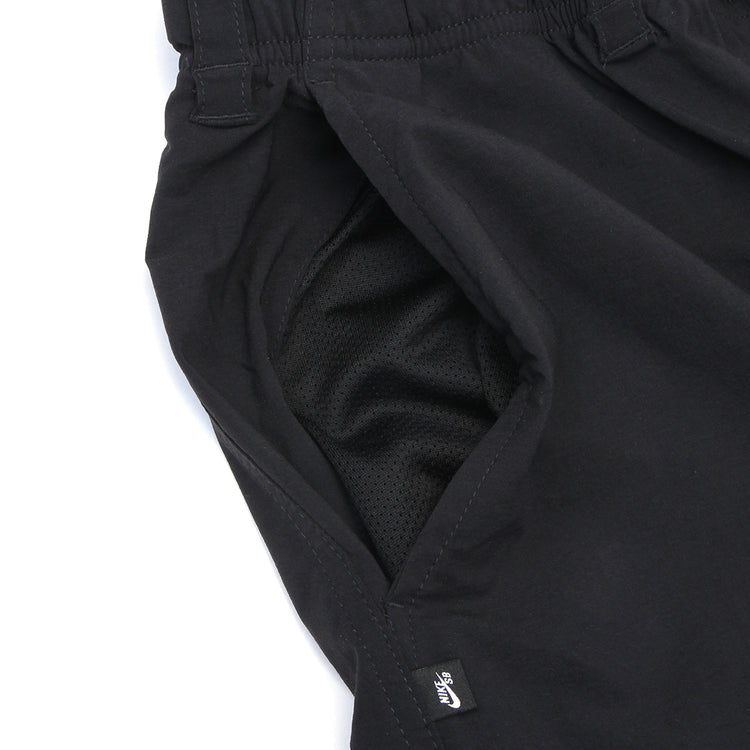 Nike SB - 9er Skate Short
Style # IF1096-010
Color : Black / White
