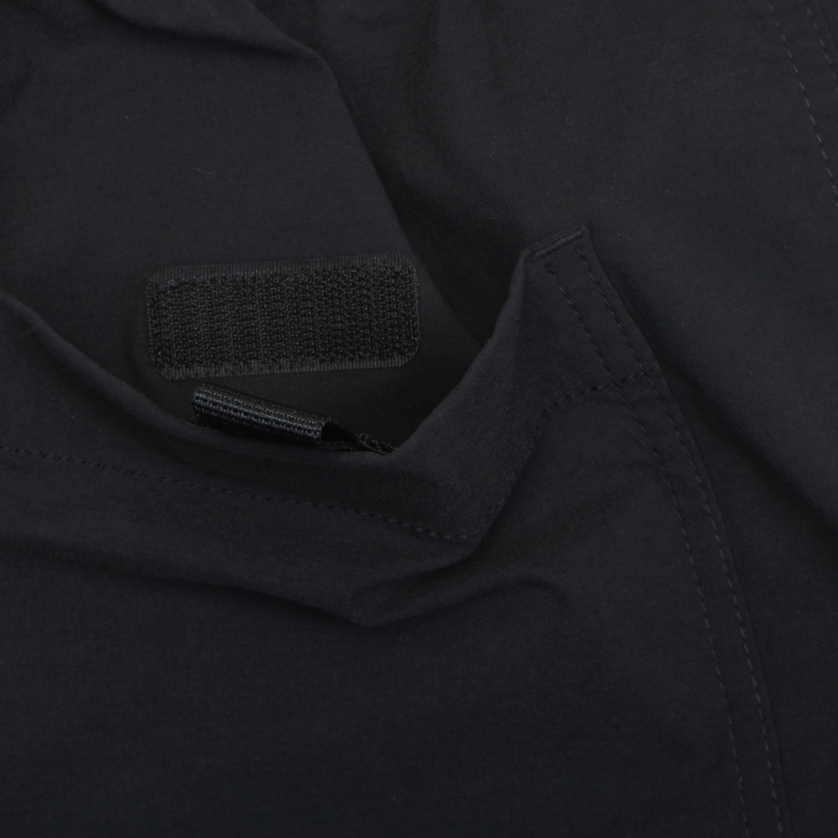Nike SB - 9er Skate Short
Style # IF1096-010
Color : Black / White