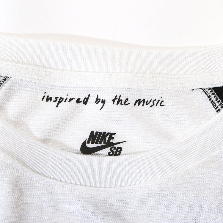 Nike SB - FC Pack Jersey
Style # IR6760-133
Color : Sail / Black