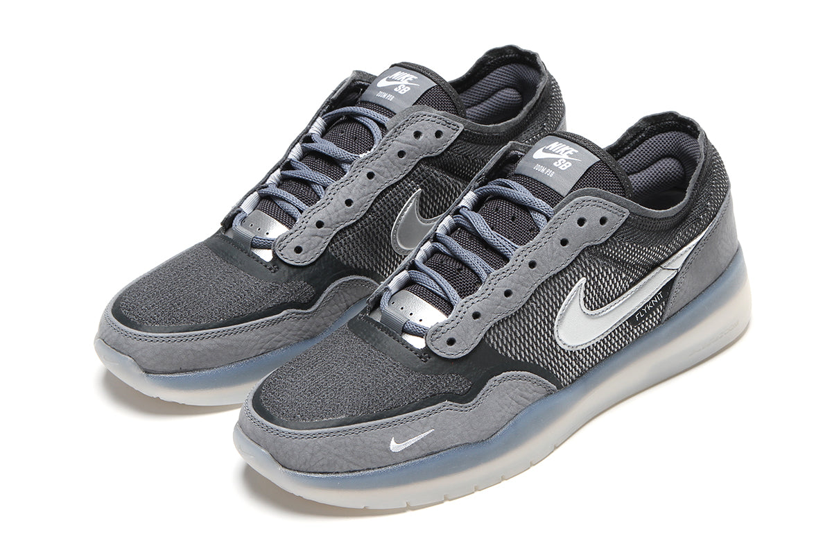 Nike SB | PS8
Style # FV8493-002
Color : Cool Grey / Metallic Silver / Anthracite