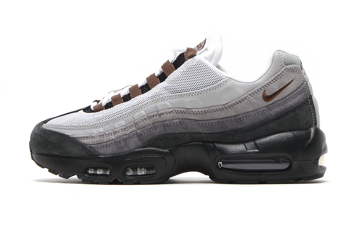 Nike SB - SB Air Max 95
Style # HF7545-002
Color : Black / Cacao Wow / Anthracite / LT Graphite