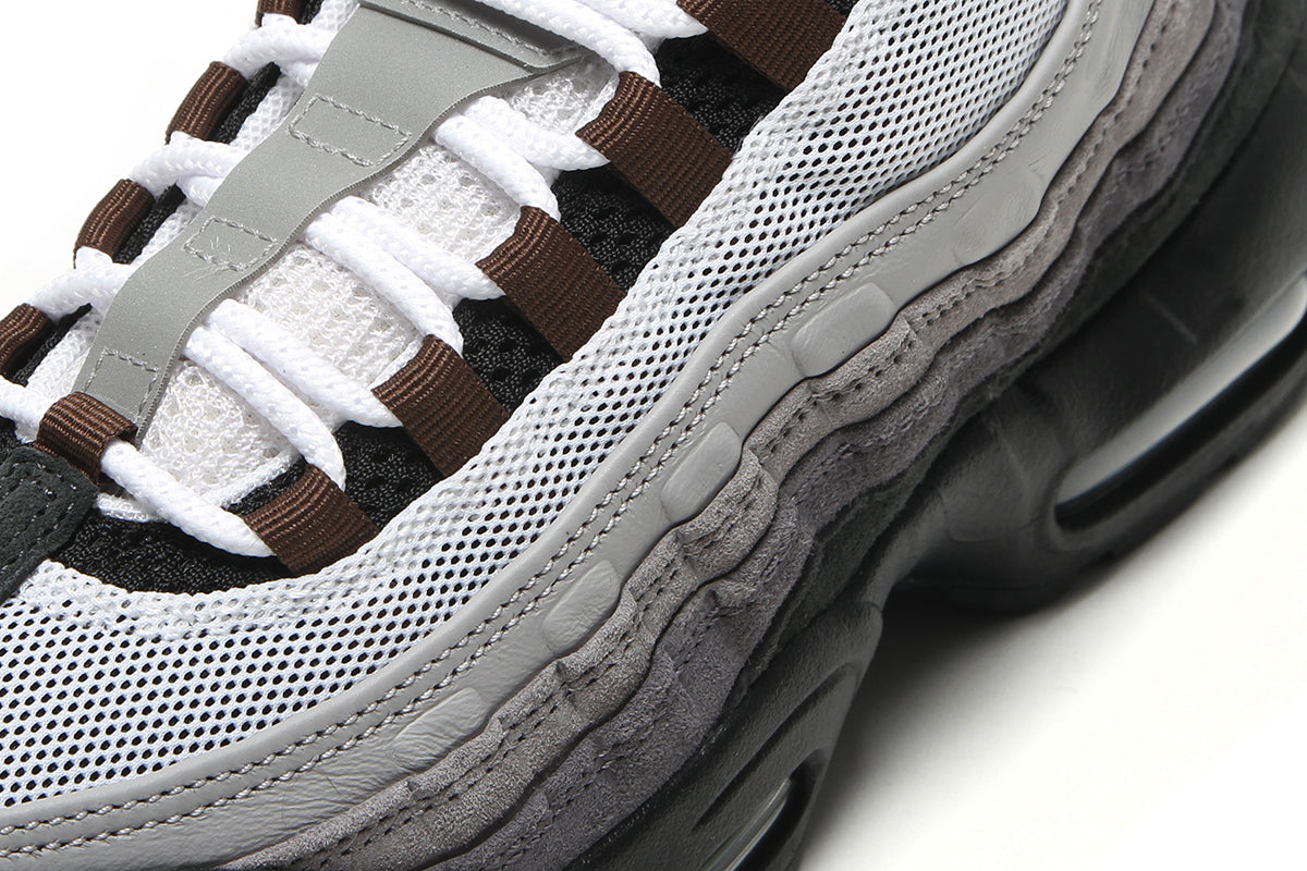 Nike SB - SB Air Max 95
Style # HF7545-002
Color : Black / Cacao Wow / Anthracite / LT Graphite