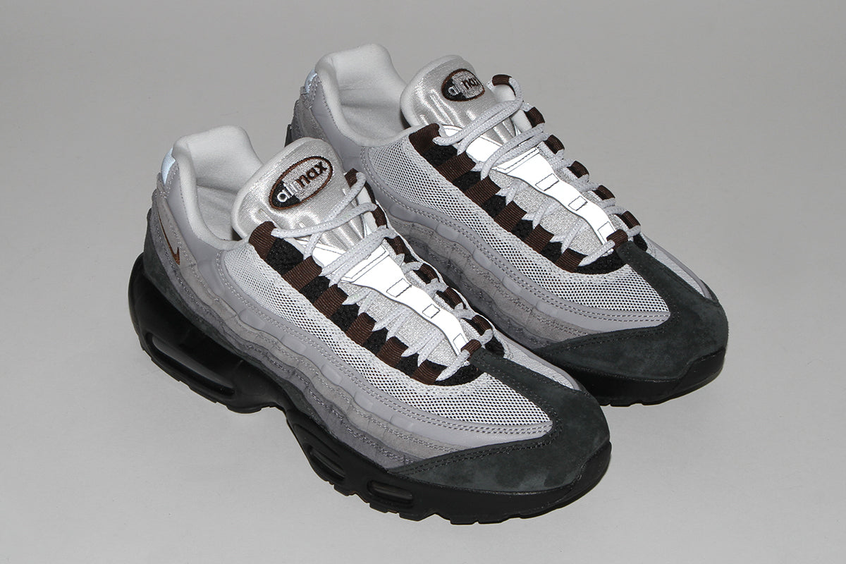 Nike SB - SB Air Max 95
Style # HF7545-002
Color : Black / Cacao Wow / Anthracite / LT Graphite