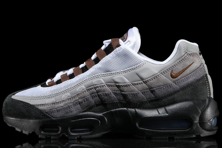 Nike SB - SB Air Max 95
Style # HF7545-002
Color : Black / Cacao Wow / Anthracite / LT Graphite
