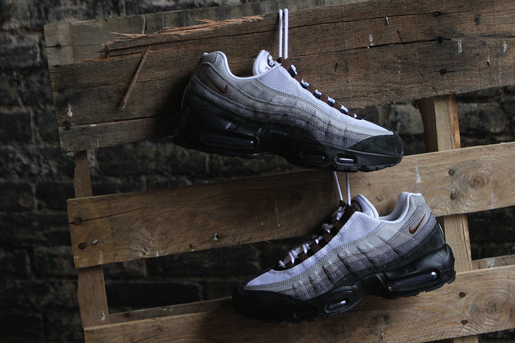 Nike SB - SB Air Max 95
Style # HF7545-002
Color : Black / Cacao Wow / Anthracite / LT Graphite