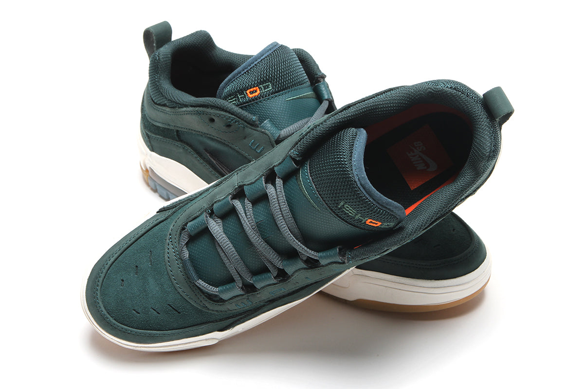 Nike SB - Air Max Ishod
Style # HJ4299-300
Color : Deep Fir / Black / Fir / Sail