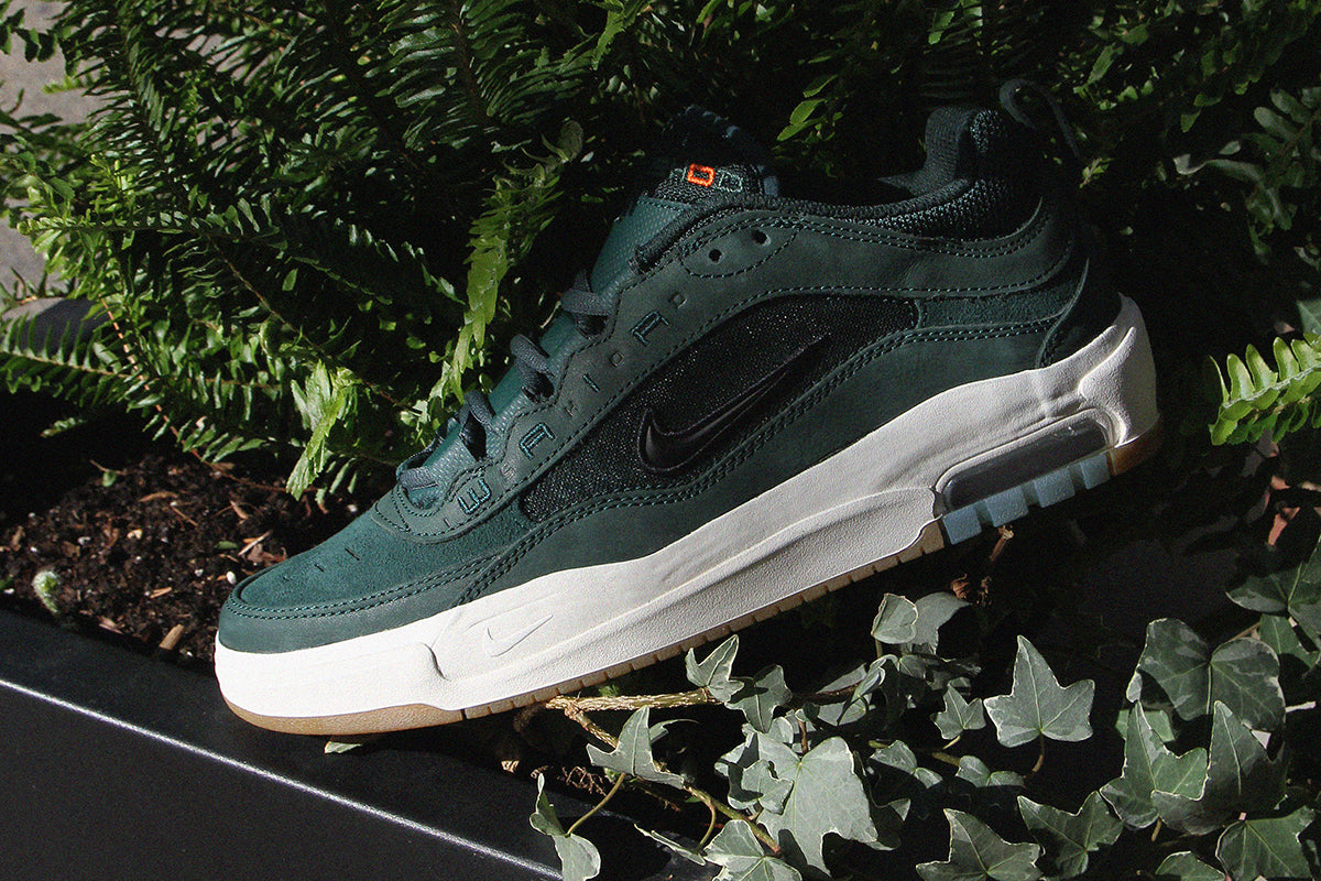 Nike SB - Air Max Ishod
Style # HJ4299-300
Color : Deep Fir / Black / Fir / Sail