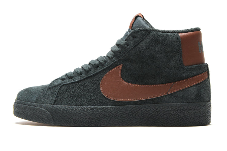 Nike SB - Zoom Blazer Mid
Style # IO0667-300
Color : Black Spruce / Corduroy Brown / Black Spruce