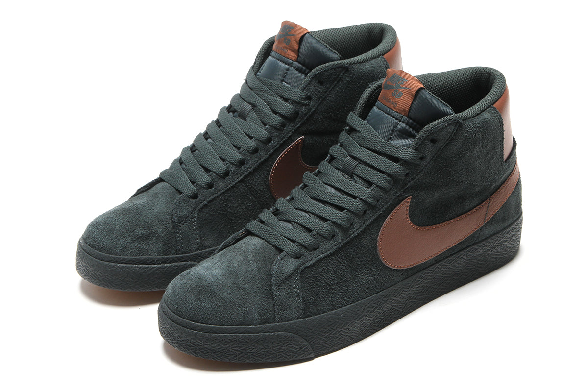 Nike SB - Zoom Blazer Mid
Style # IO0667-300
Color : Black Spruce / Corduroy Brown / Black Spruce