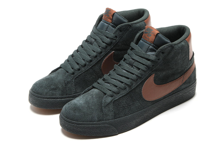Nike SB - Zoom Blazer Mid
Style # IO0667-300
Color : Black Spruce / Corduroy Brown / Black Spruce