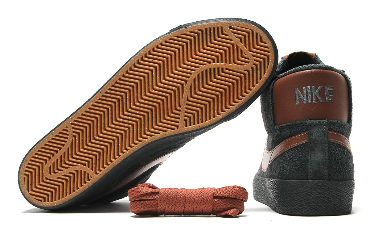 Nike SB - Zoom Blazer Mid
Style # IO0667-300
Color : Black Spruce / Corduroy Brown / Black Spruce