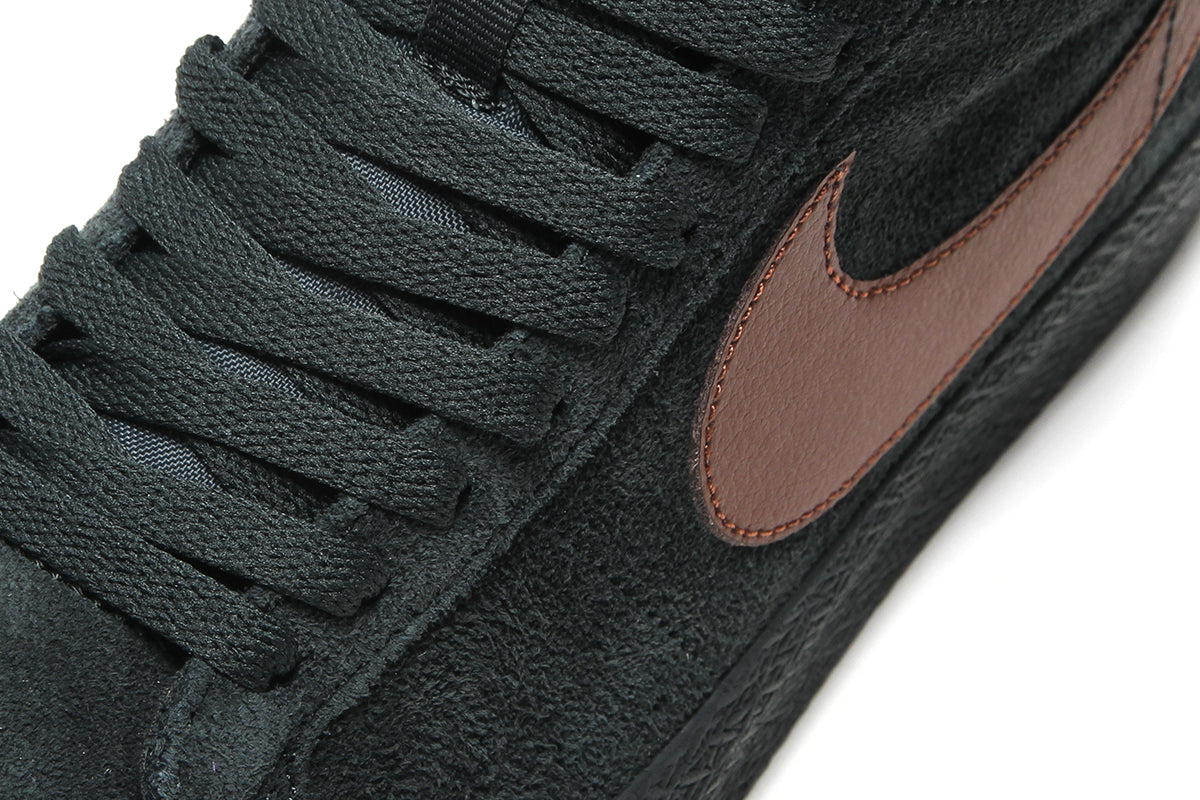 Nike SB - Zoom Blazer Mid
Style # IO0667-300
Color : Black Spruce / Corduroy Brown / Black Spruce