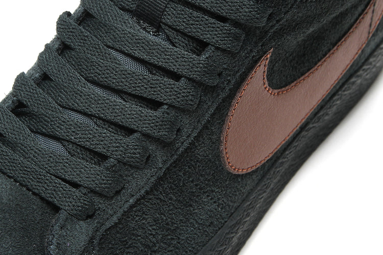 Nike SB - Zoom Blazer Mid
Style # IO0667-300
Color : Black Spruce / Corduroy Brown / Black Spruce