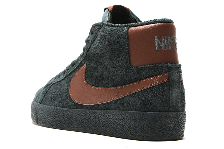 Nike SB - Zoom Blazer Mid
Style # IO0667-300
Color : Black Spruce / Corduroy Brown / Black Spruce