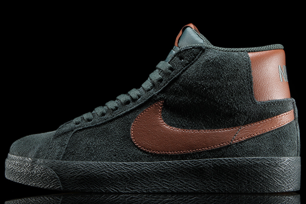Nike SB - Zoom Blazer Mid
Style # IO0667-300
Color : Black Spruce / Corduroy Brown / Black Spruce