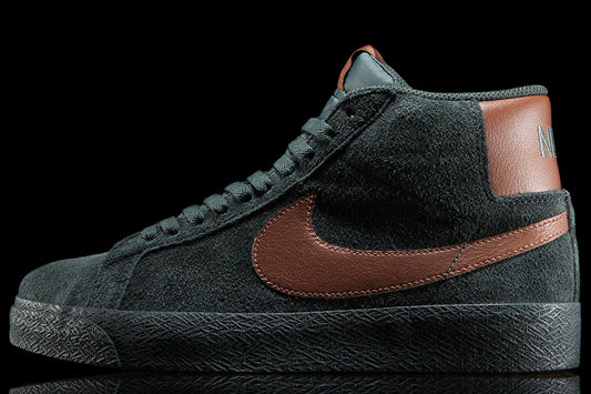 Nike SB - Zoom Blazer Mid
Style # IO0667-300
Color : Black Spruce / Corduroy Brown / Black Spruce
