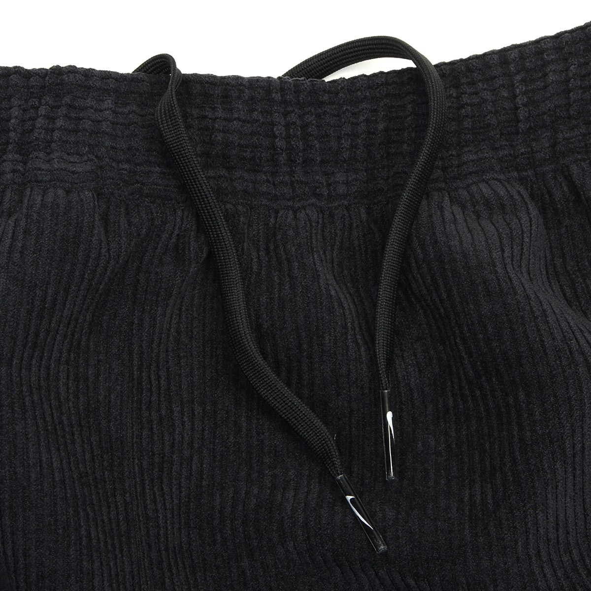 Nike SB - Corduroy Skate Shorts
Style # II4426-010
Color : Black / White