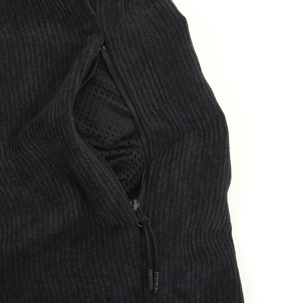 Nike SB - Corduroy Skate Shorts
Style # II4426-010
Color : Black / White