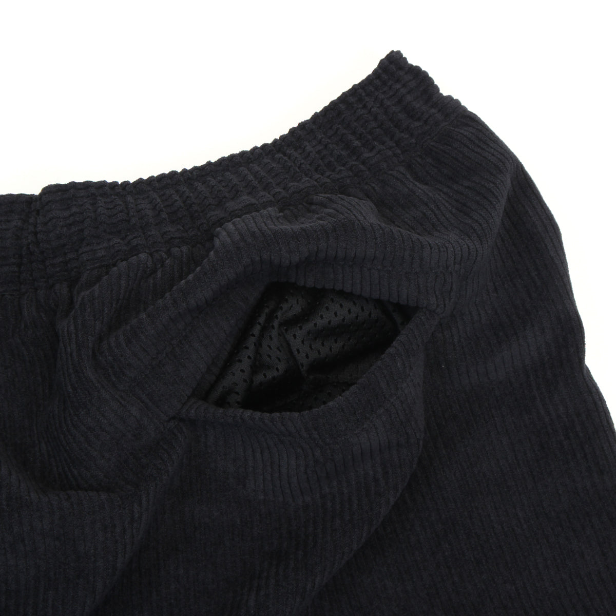 Nike SB - Corduroy Skate Shorts
Style # II4426-010
Color : Black / White