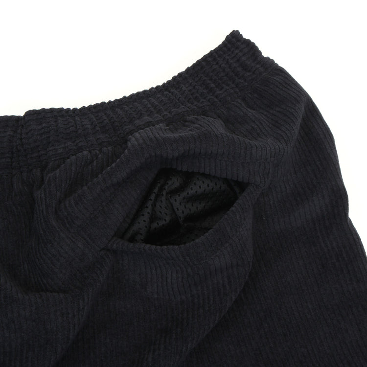 Nike SB - Corduroy Skate Shorts
Style # II4426-010
Color : Black / White
