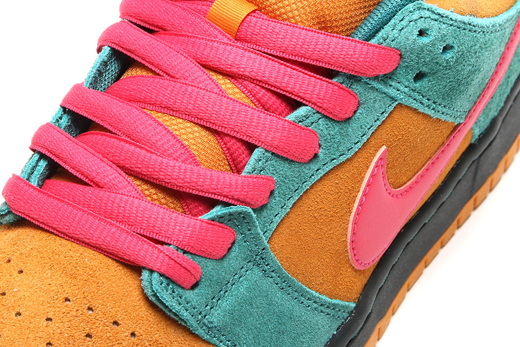 Nike SB - Dunk Low Pro
Style # HQ1625-301
Color : Green Noise / Watermelon / Light Curry