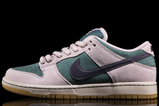 Nike SB - Dunk Low Pro
Style # HQ1625-300
Color : Mineral Slate / Dark Raisin / Particle Rose