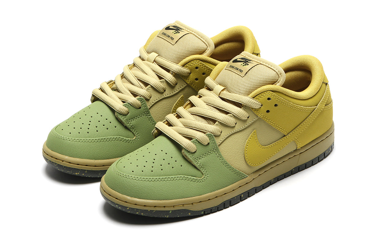 Nike SB - Dunk Low Pro
Style # IO0427-300
Color : Saffron Quartz / Pear