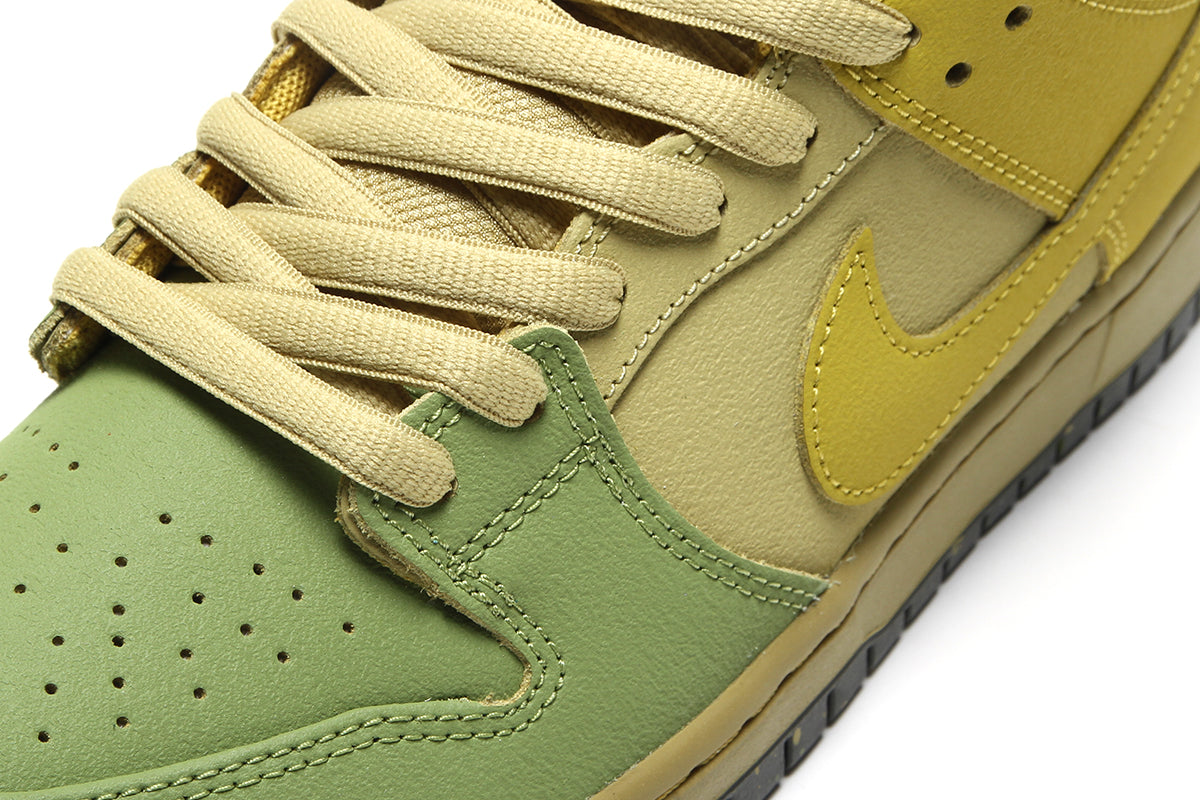 Nike SB - Dunk Low Pro
Style # IO0427-300
Color : Saffron Quartz / Pear