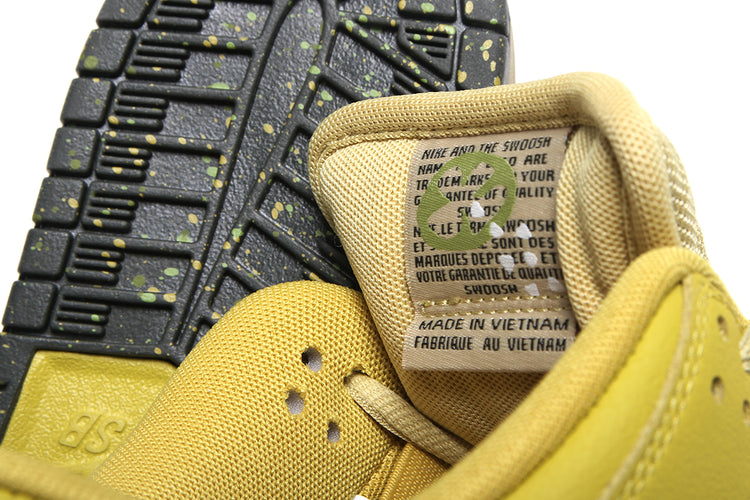Nike SB - Dunk Low Pro
Style # IO0427-300
Color : Saffron Quartz / Pear