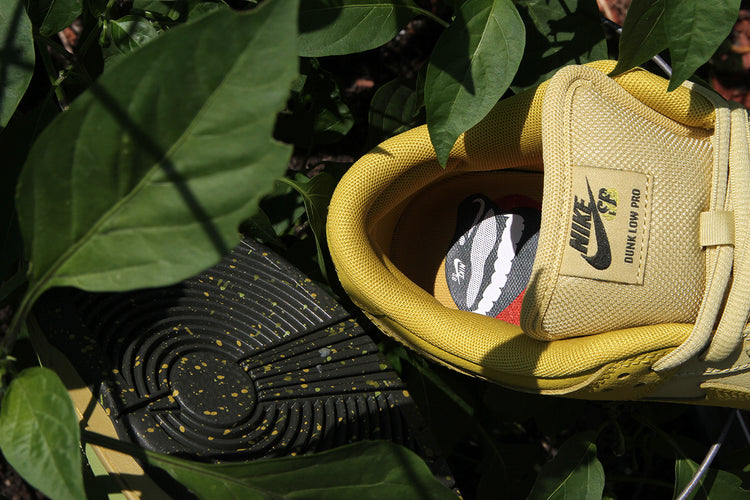 Nike SB - Dunk Low Pro
Style # IO0427-300
Color : Saffron Quartz / Pear
