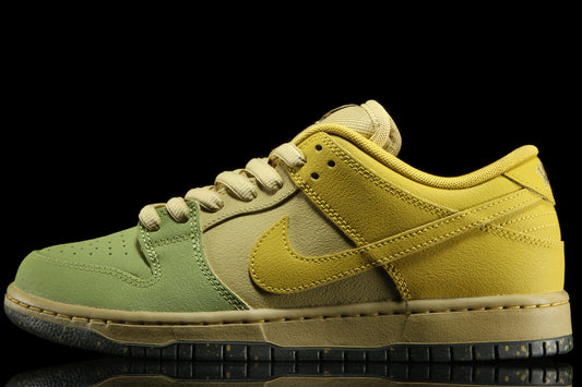 Nike SB - Dunk Low Pro
Style # IO0427-300
Color : Saffron Quartz / Pear