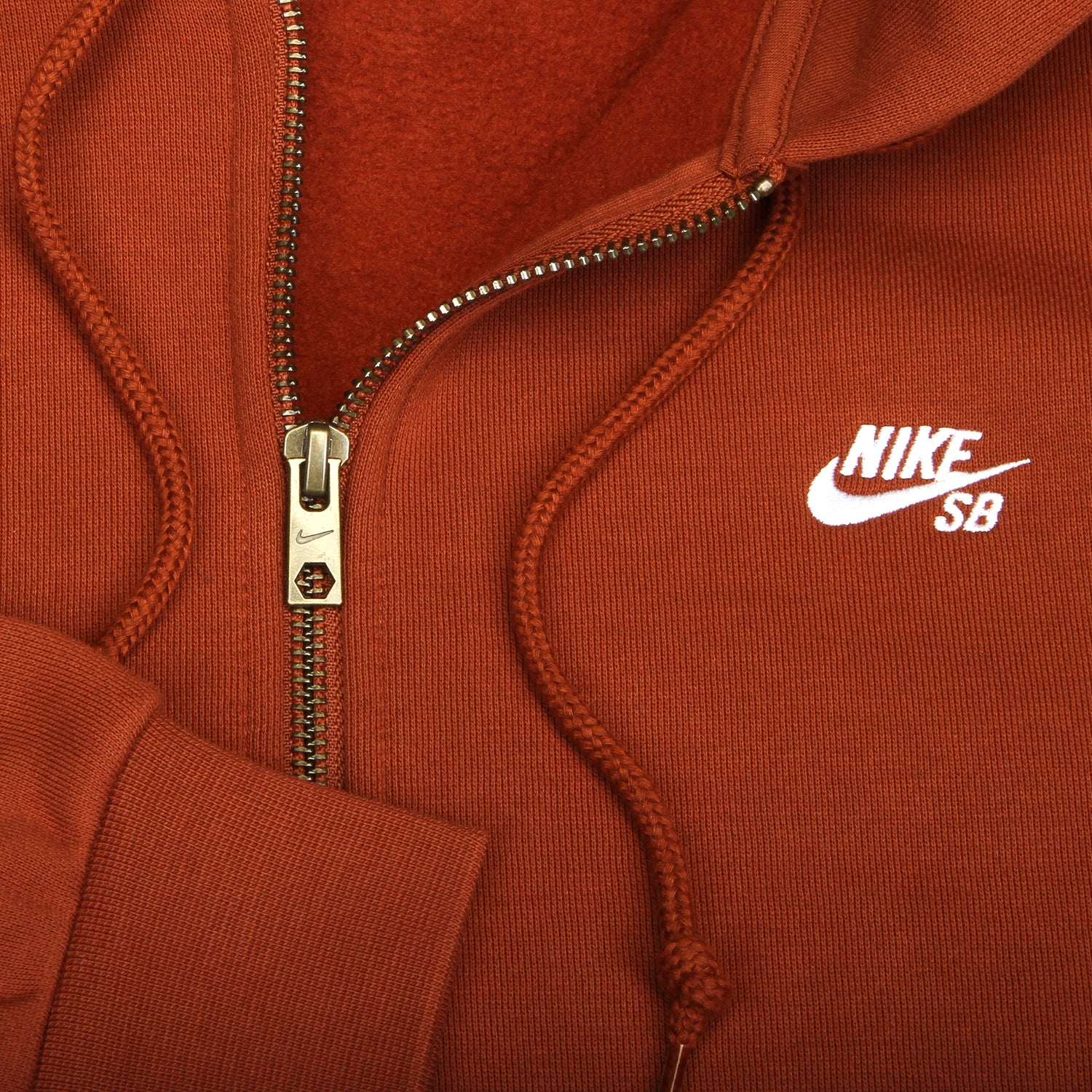 Nike SB - Essentials Logo Hooded Zip-Up Sweatshirt
Style # FZ8796-245
Color : Cinnamon / White