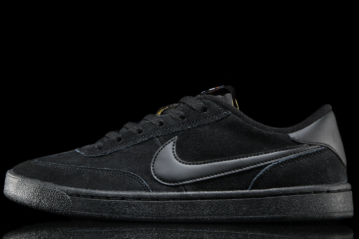 Nike SB - FC Classic
Style # 909096-002
Color : Black / Black / Vivid Orange
