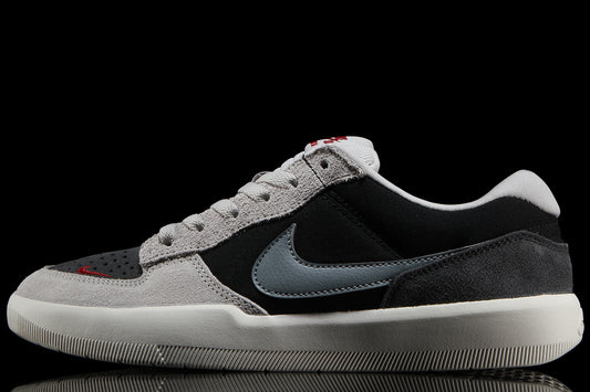 Nike SB - Force 58
Style # DV5477-013
Color : Black / Smoke Grey / LT Iron Ore / Anthracite