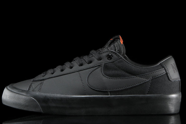 Nike SB | Zoom Blazer Low Pro GT
Style # DR9099-001
Color : Black