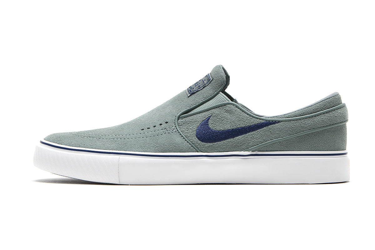 Nike SB - Janoski+ Slip
Style # FN5893-300
Color : Clay Green / Navy / Summit White