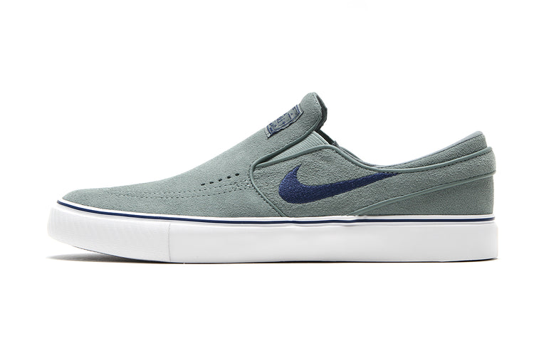 Nike SB - Janoski+ Slip
Style # FN5893-300
Color : Clay Green / Navy / Summit White
