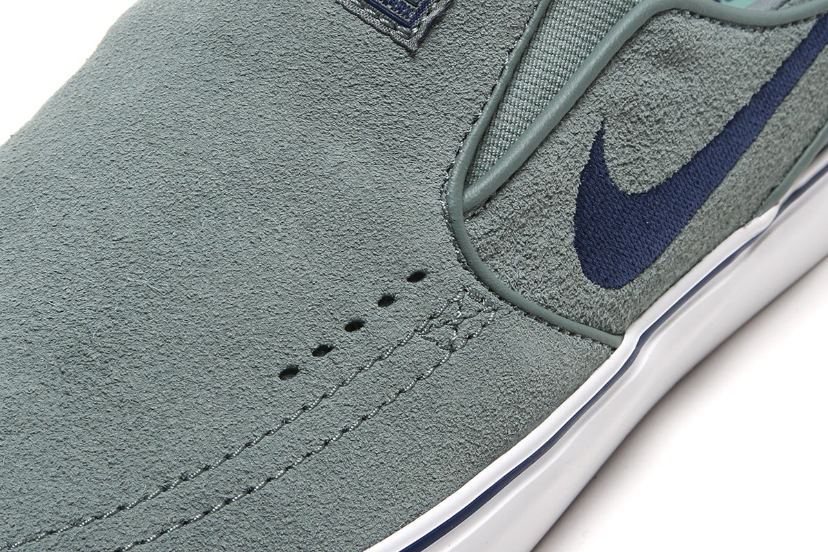 Nike SB - Janoski+ Slip
Style # FN5893-300
Color : Clay Green / Navy / Summit White