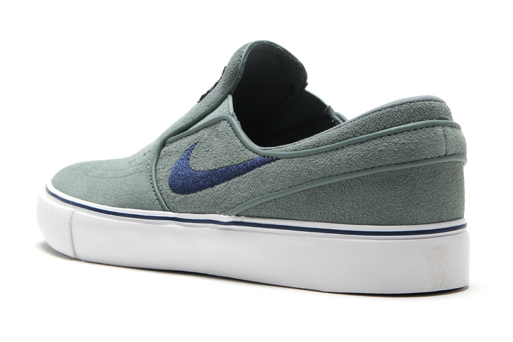 Nike SB - Janoski+ Slip
Style # FN5893-300
Color : Clay Green / Navy / Summit White