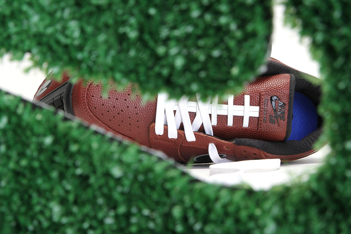 Nike SB - Dunk Low Pro x Limosine
Style # HJ4131-200
Color : Dark Pony / Black / Silver / White