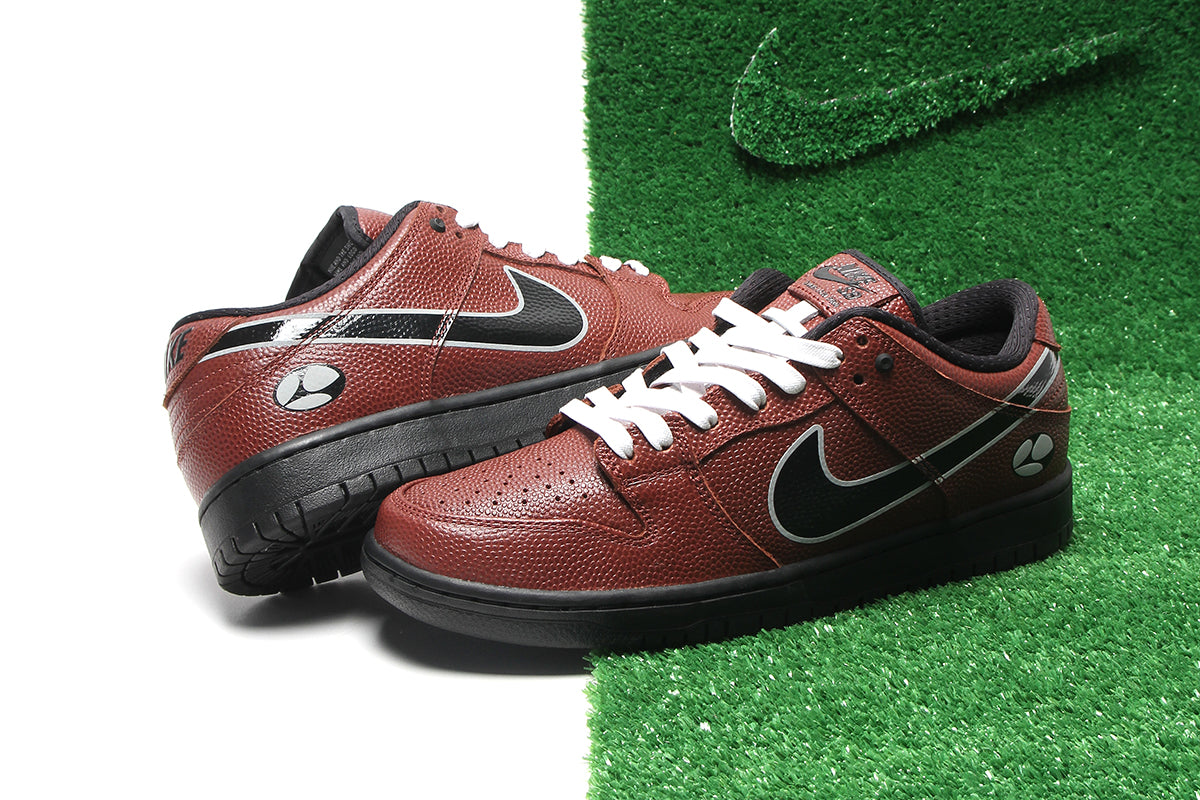 Nike SB - Dunk Low Pro x Limosine
Style # HJ4131-200
Color : Dark Pony / Black / Silver / White