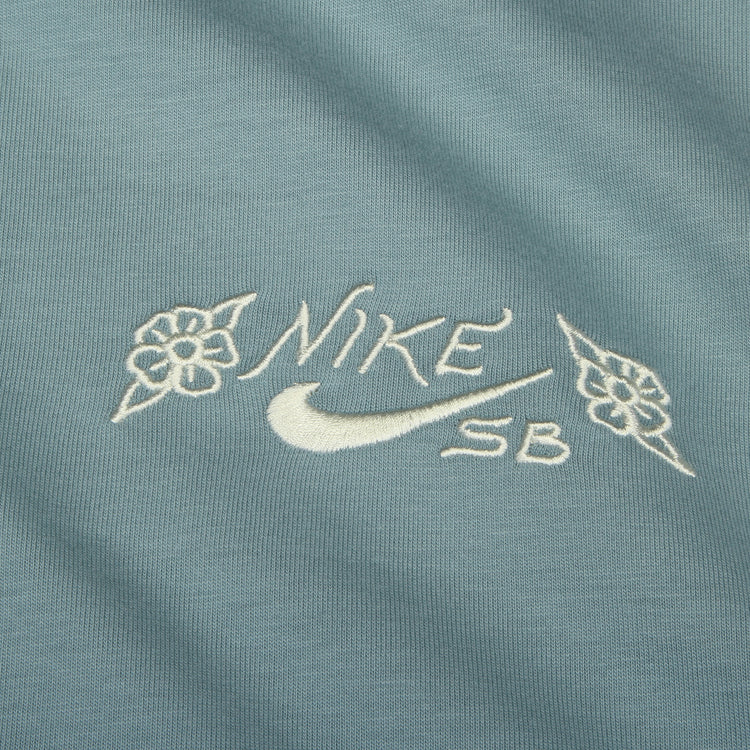 Nike SB - Max90 Vase T-Shirt
Style # HV2201-017
Color : Cannon