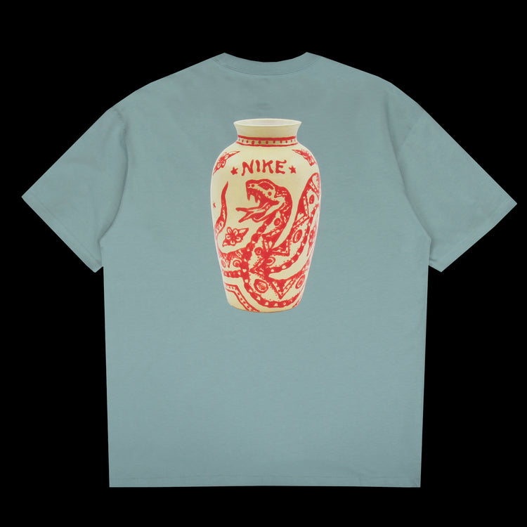 Nike SB - Max90 Vase T-Shirt
Style # HV2201-017
Color : Cannon