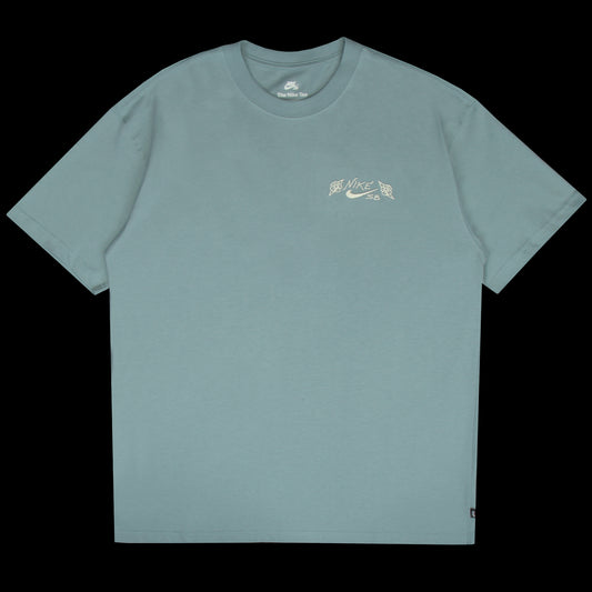 Nike SB - Max90 Vase T-Shirt
Style # HV2201-017
Color : Cannon