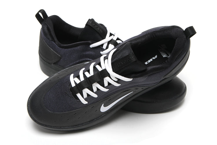 Nike SB - Zoom Nyjah 4
Style # FQ1273-002
Color : Black / White