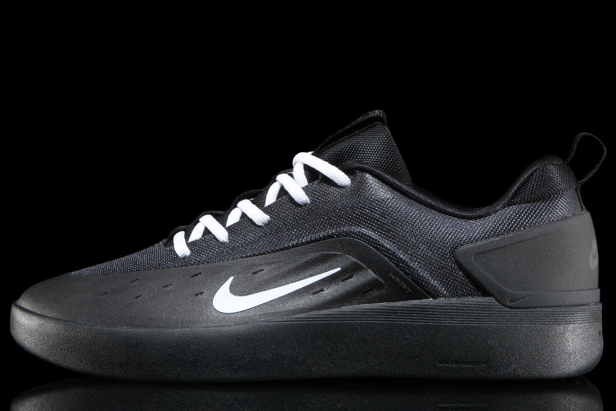 Nike SB - Zoom Nyjah 4
Style # FQ1273-002
Color : Black / White