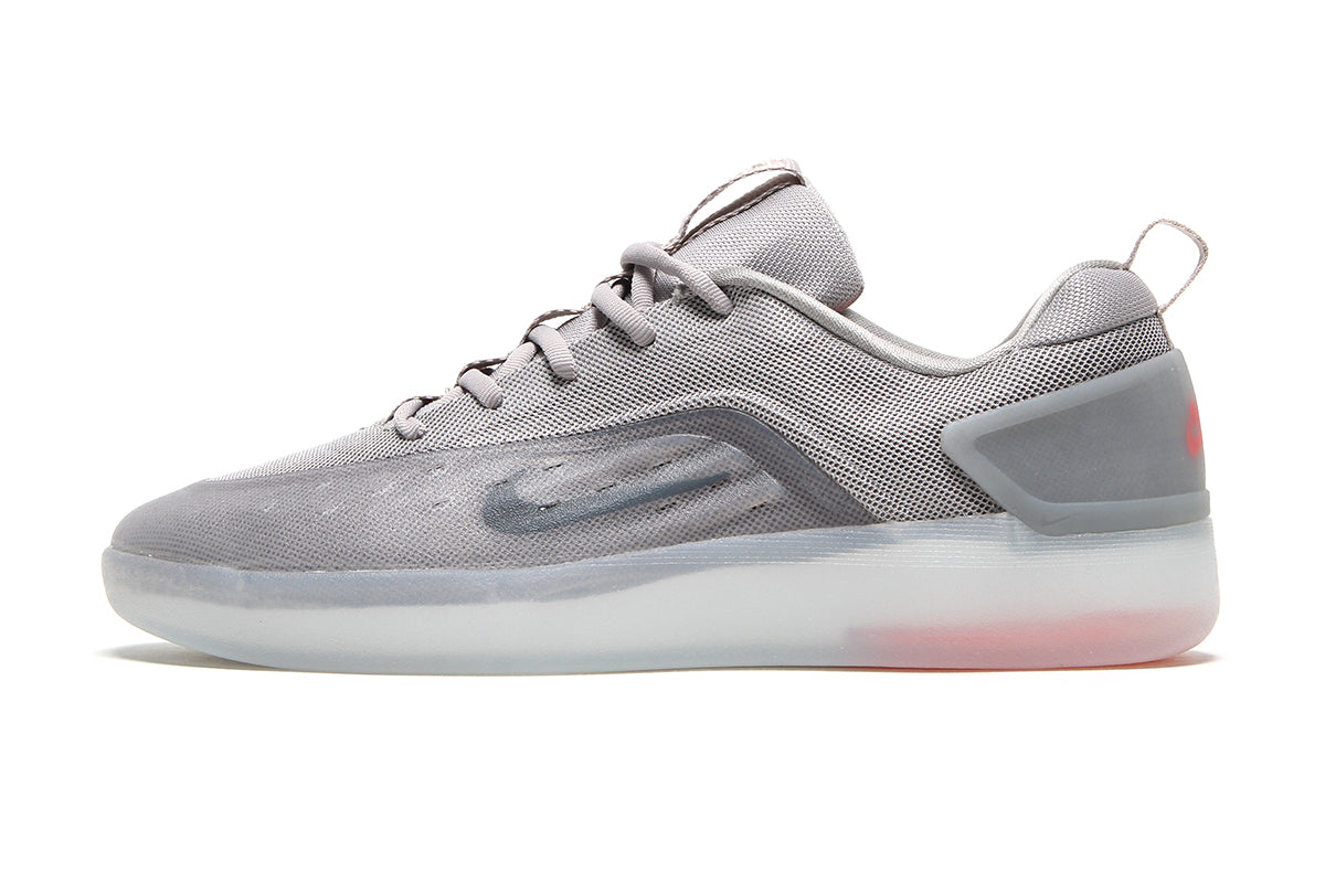 Nike SB - Zoom Nyjah 4
Style # FQ1273-001
Color : College Grey / Mink Brown / Light Silver