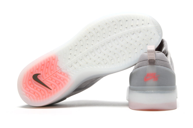 Nike SB - Zoom Nyjah 4
Style # FQ1273-001
Color : College Grey / Mink Brown / Light Silver