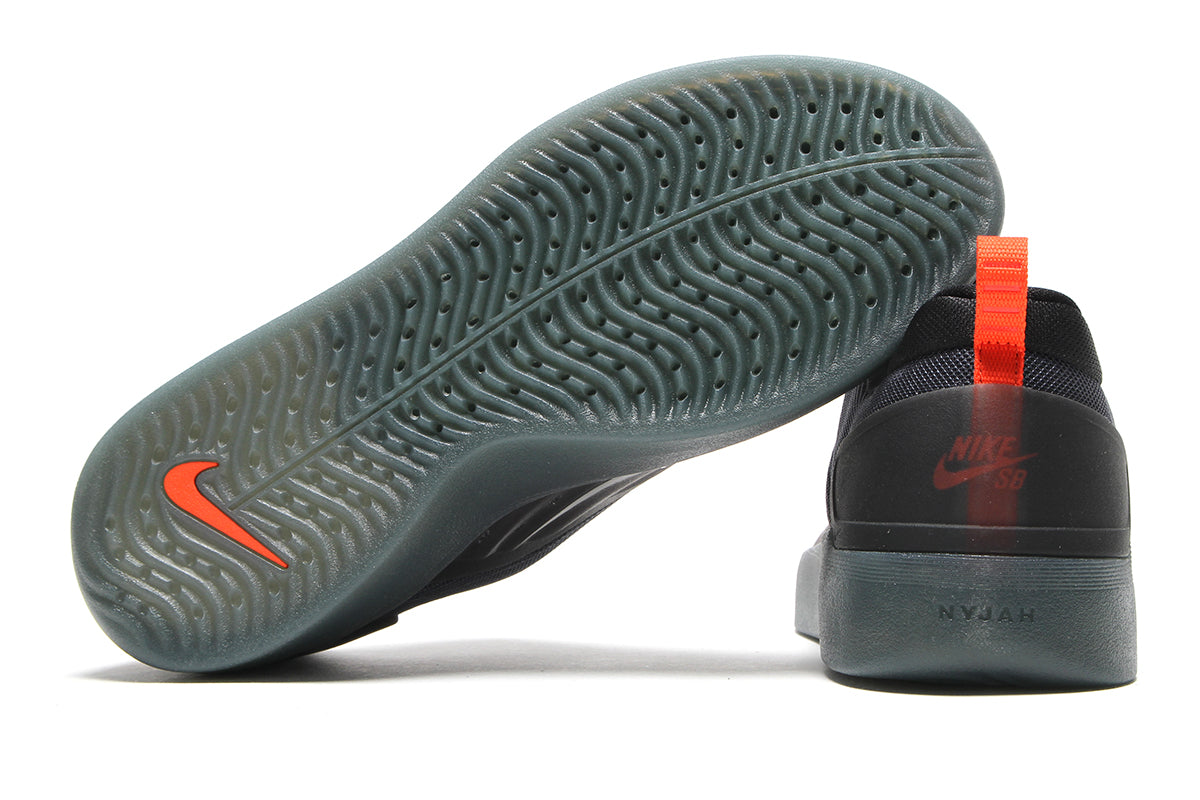 Nike SB - Zoom Nyjah 4
Style # FQ1273-003
Color : Cool Grey / White / Wolf Grey