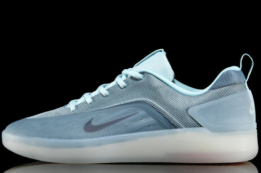 Nike SB - Zoom Nyjah 4
Style # FQ1273-400
Color : Glacier Blue / Black / Smokey Blue / Sail
